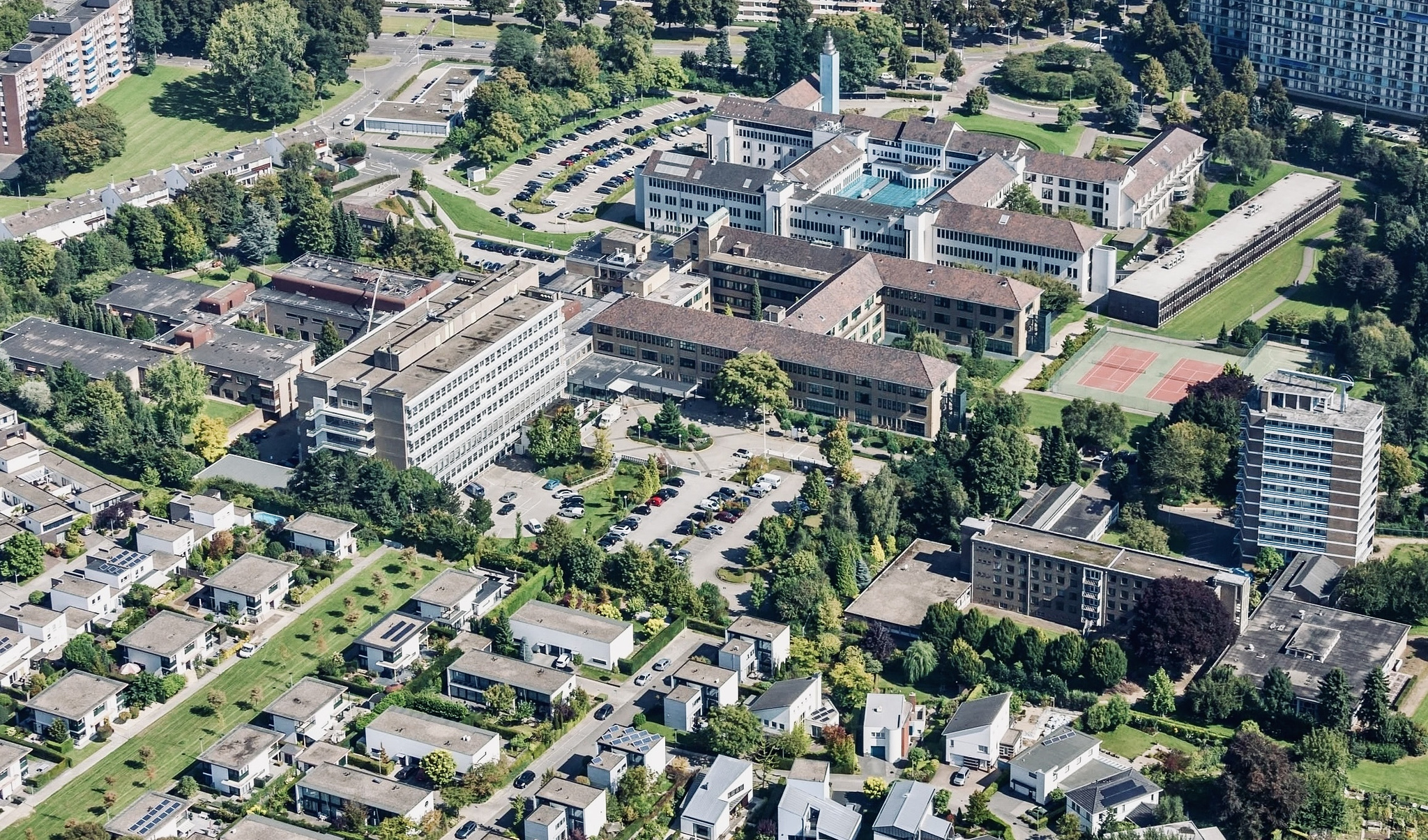 Luchtfoto Annadal-terrein + buurt (via Welkom op Annadal)