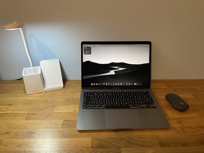 Mac, mouse, lamp...