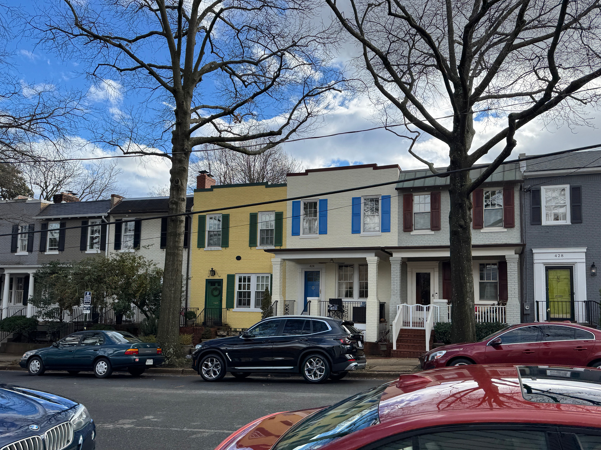 row of historic early 19th century townhomes