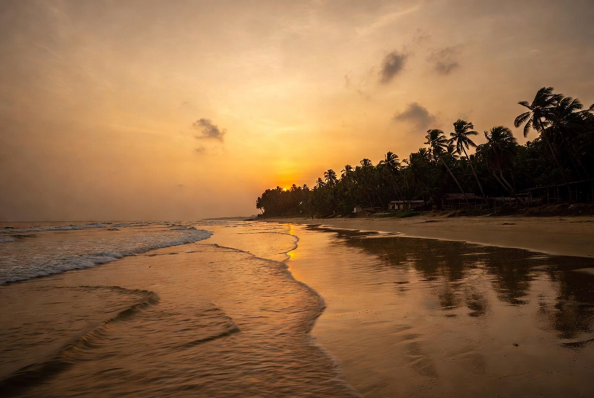 "Chasing sunsets and ocean waves. There's nothing quite like the magic of golden hour at the beach! 🌅✨ #BeachVibes #SunsetLovers #NatureBeauty"