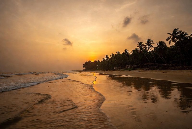 "Chasing sunsets and ocean waves. There's nothing quite like the magic of golden hour at the beach! 🌅✨ #BeachVibes #SunsetLovers #NatureBeauty"
