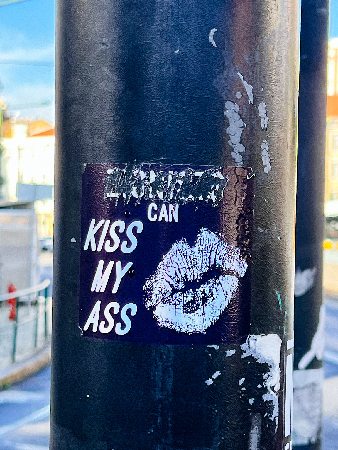 "... can kiss my ass", and a kiss mark. 