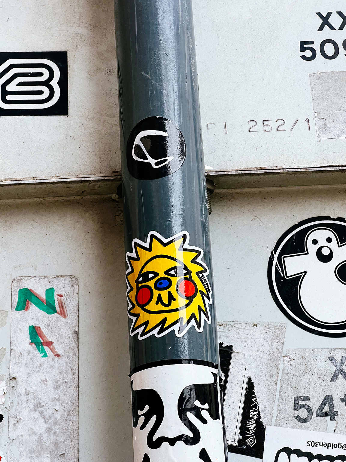 Sticker of a smiling sun.