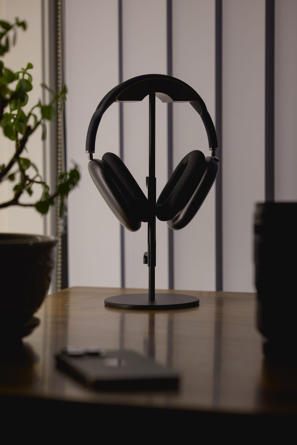 AirPods Max on a headphone display stand.