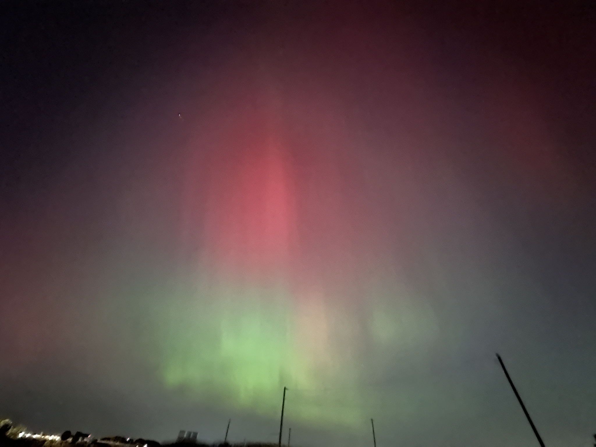 Red and green Northern Lights over Illinois