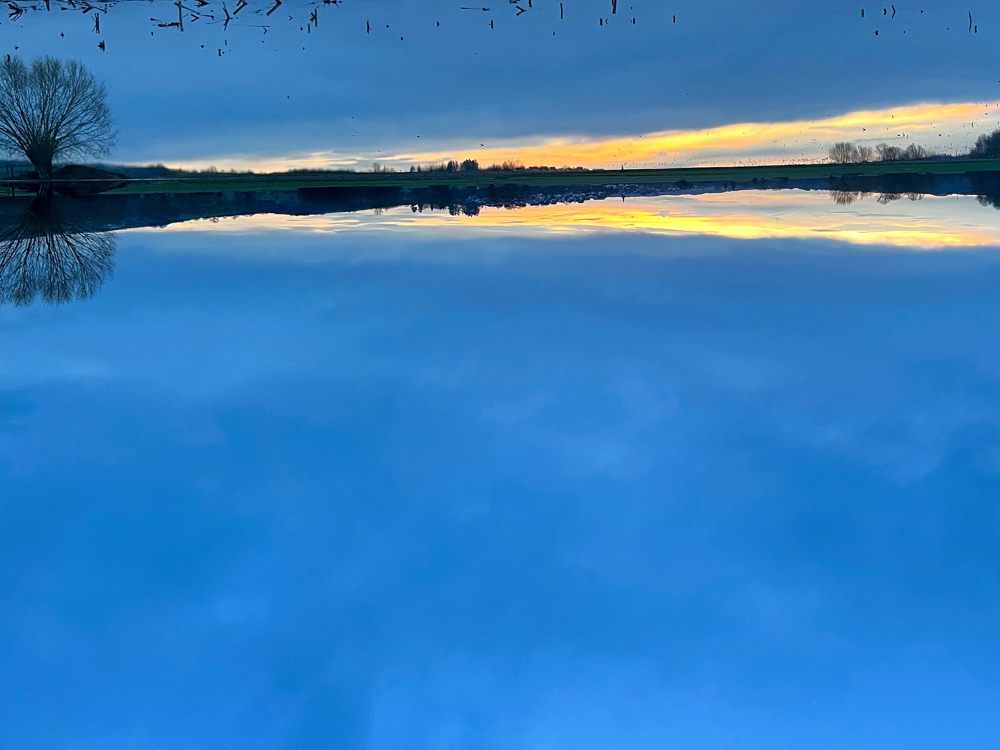 Felder bei Heuchelheim, überschwemmt