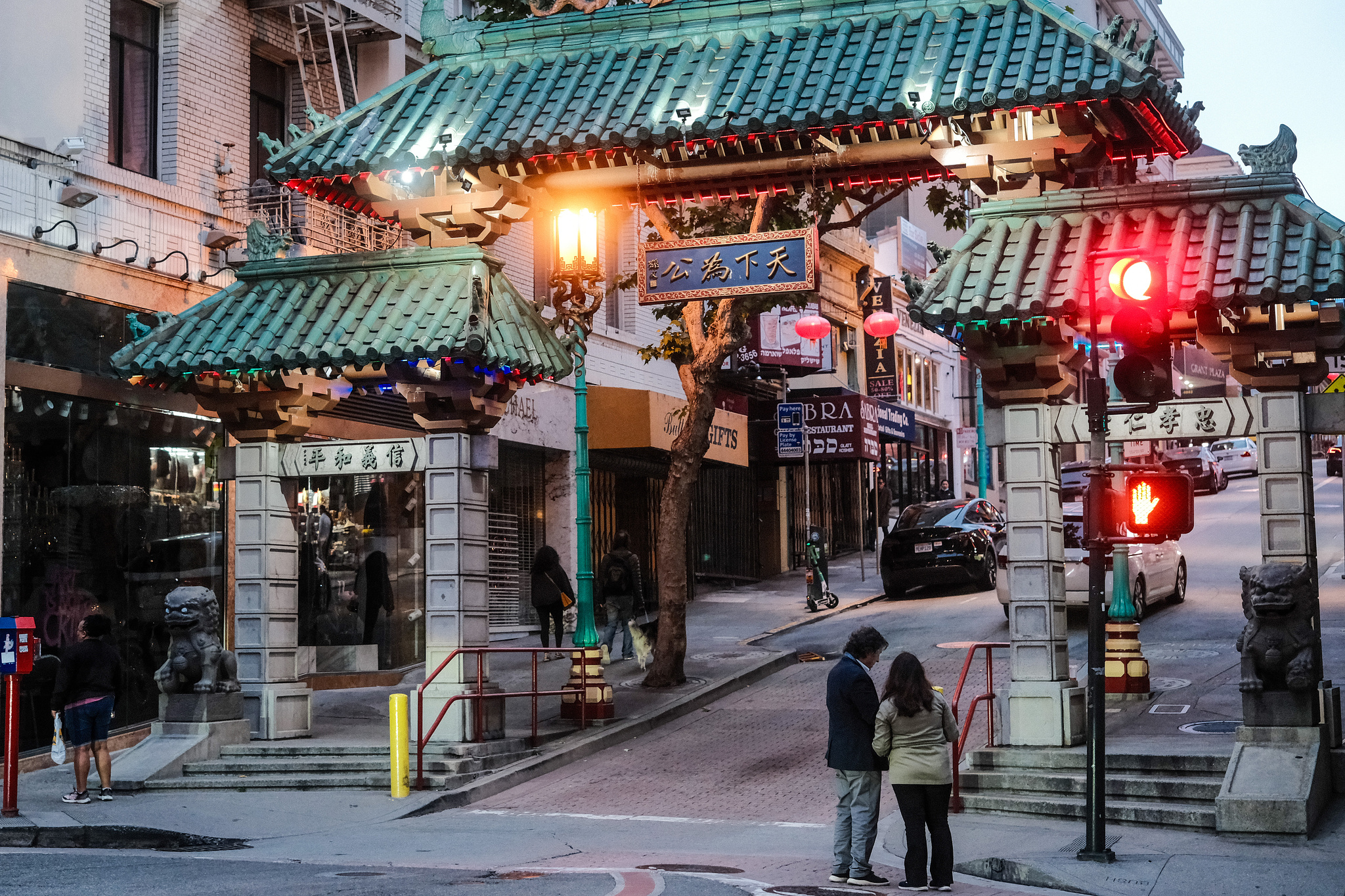 People standing in front of San Francisco's Chinatown Gate