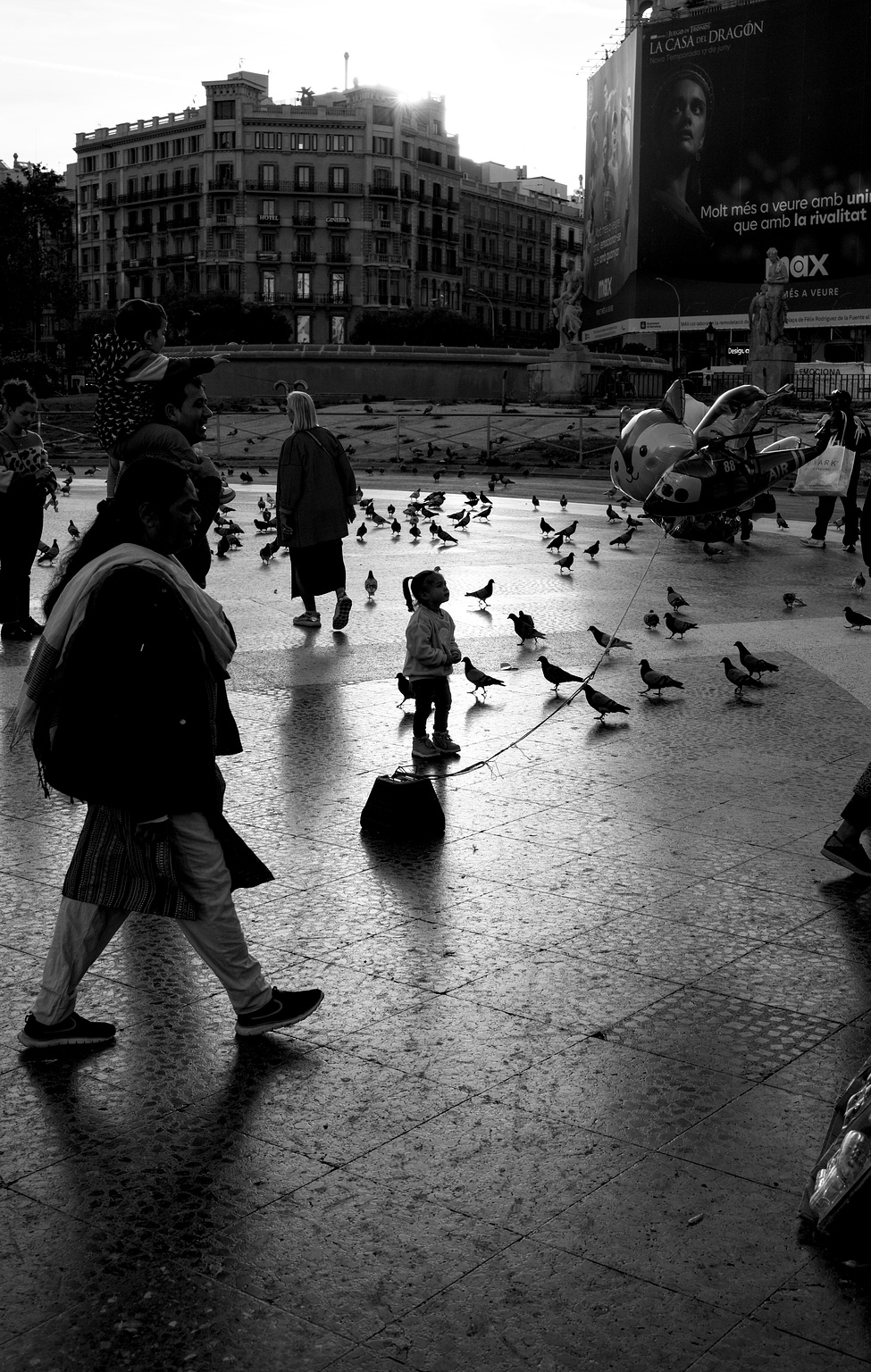 The little girl and the ballons