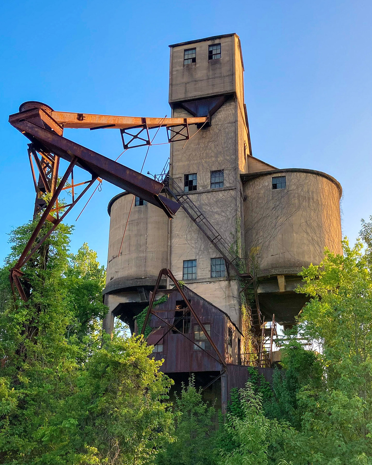 Built in 1910 for the Central of Georgia Railroad, the Coaling Tower is a relic of Macon’s booming industrial heritage. It was built to replenish coal for the busy rail yard close by. The chute sits on a 22-acre parcel that once housed the Central of Georgia Railroad car shops and massive roundhouse complex.